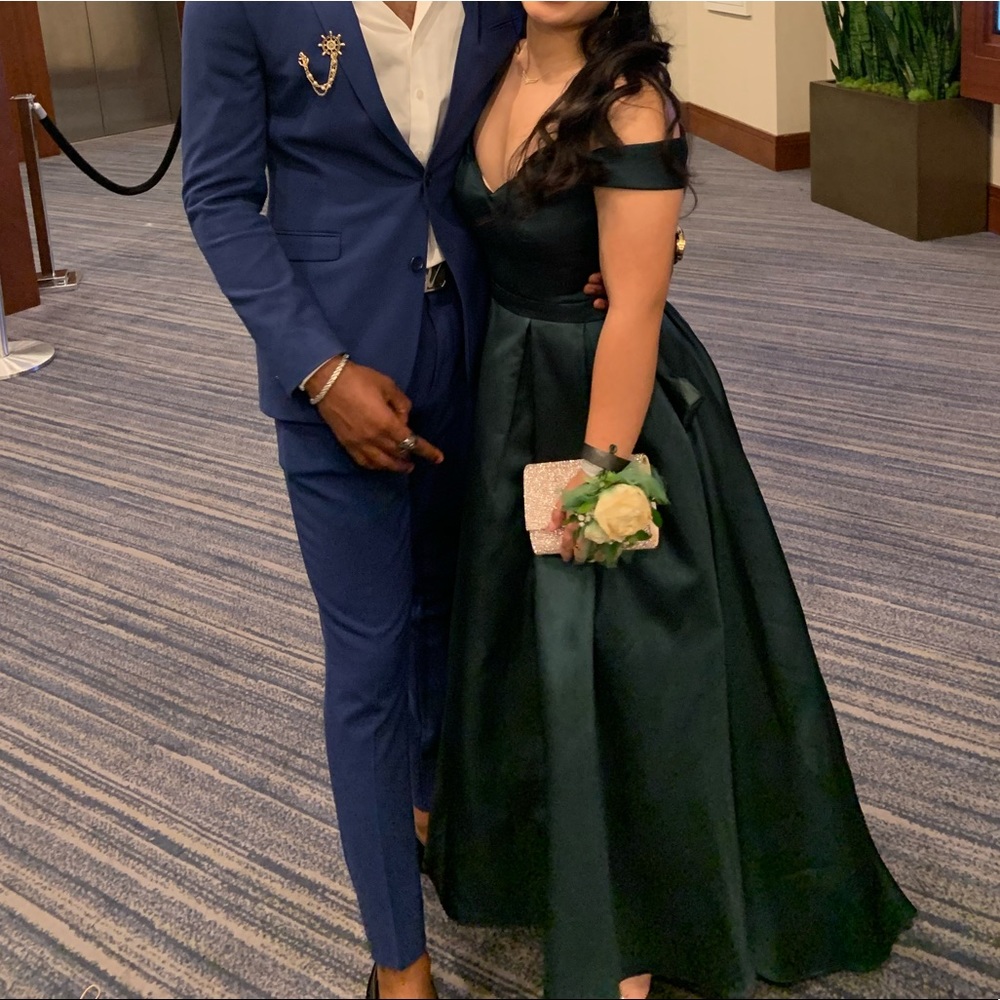 PROM DRESS - Picture 4 of 8